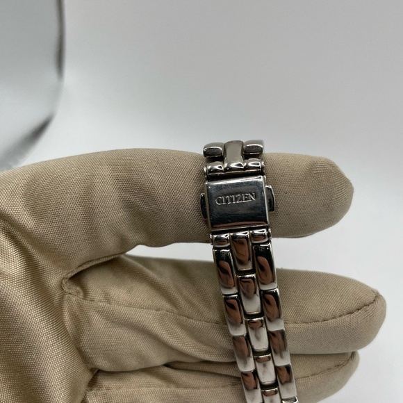 Beautiful Vintage Women's Citizen Quartz watch - Picture 3 of 5